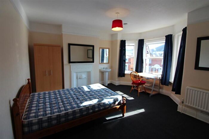 4 Bedroom Semi Detached House To Rent In Harborough Road, Southampton, SO15