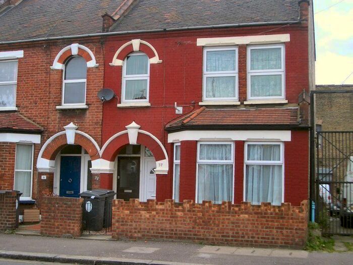 2 Bedroom Terraced House To Rent In Hainault Road, London, E11