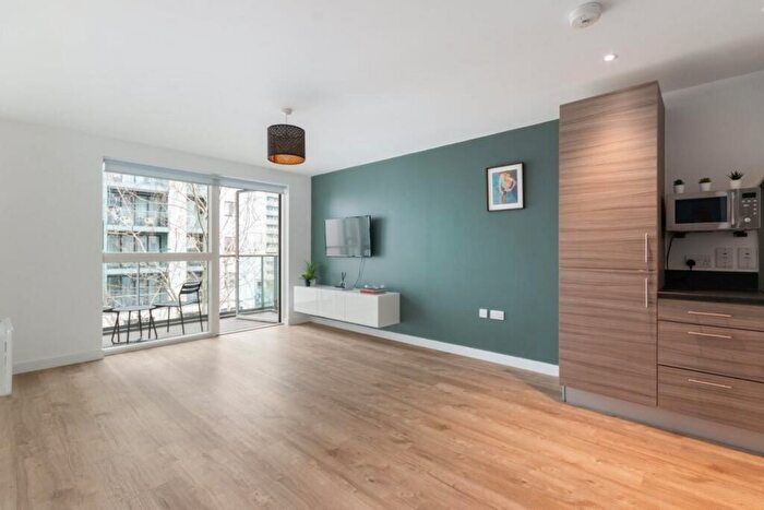 1 Bedroom Flat To Rent In Pump House Crescent, London, TW8