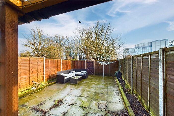 1 Bedroom Flat For Sale In Simmonds Close, Bracknell, Berkshire, RG42