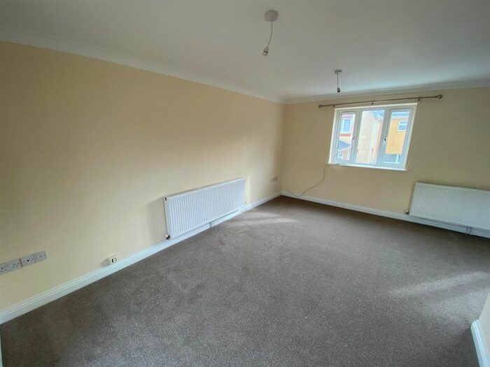 3 Bedroom End Of Terrace House To Rent In Silverwood Heights, Barnstaple, EX32