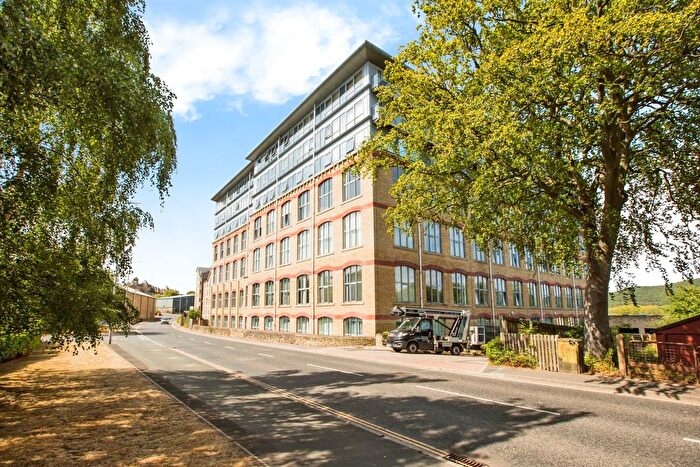2 Bedroom Flat For Sale In Dewsbury Road, Elland, HX5