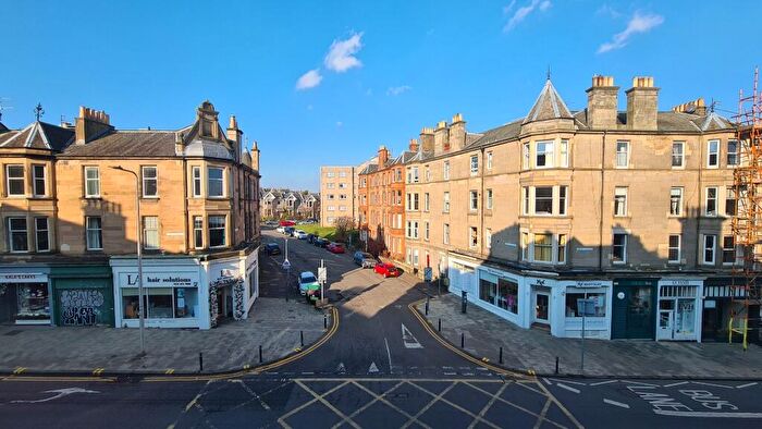 2 Bedroom Flat To Rent In Comiston Road, Morningside, Edinburgh, EH10