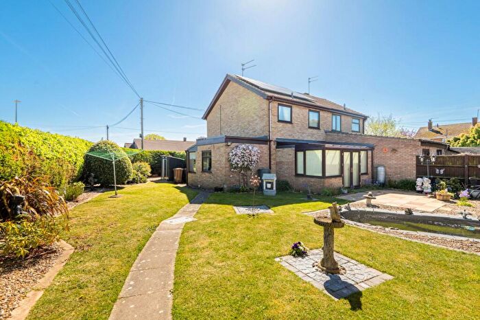 3 Bedroom Semi-Detached House For Sale In Rosedale Gardens, Belton, NR31