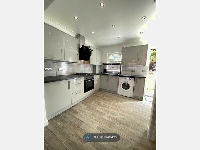 4 Bedroom Terraced House To Rent In Weoley Castle Road, Birmingham, B29