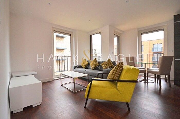 2 Bedroom Flat To Rent In Whiting Way, London, Greater London., SE16