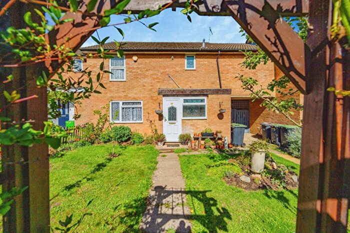 4 Bedroom Terraced House For Sale In Olympic Close, Luton, Bedfordshire, LU3