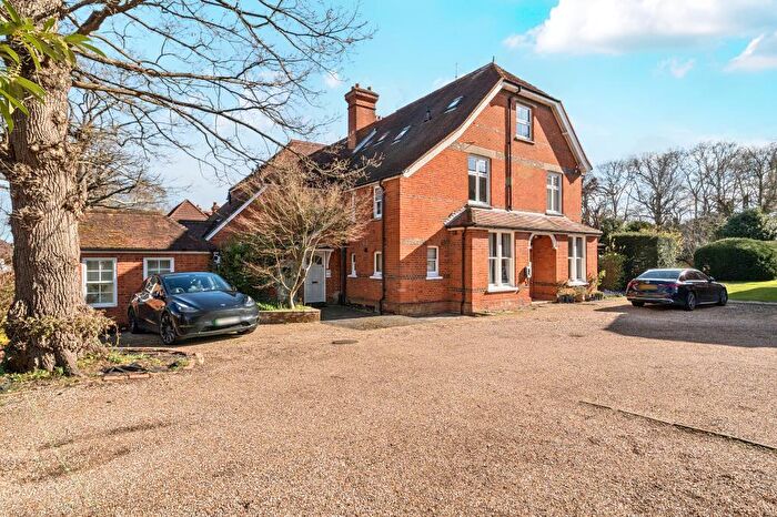 1 Bedroom Flat For Sale In Greenways Court, Ascot, SL5