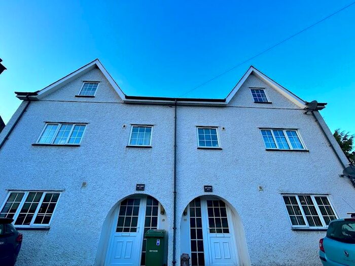 2 Bedroom Maisonette To Rent In Erw Gron, Bethesda, LL57