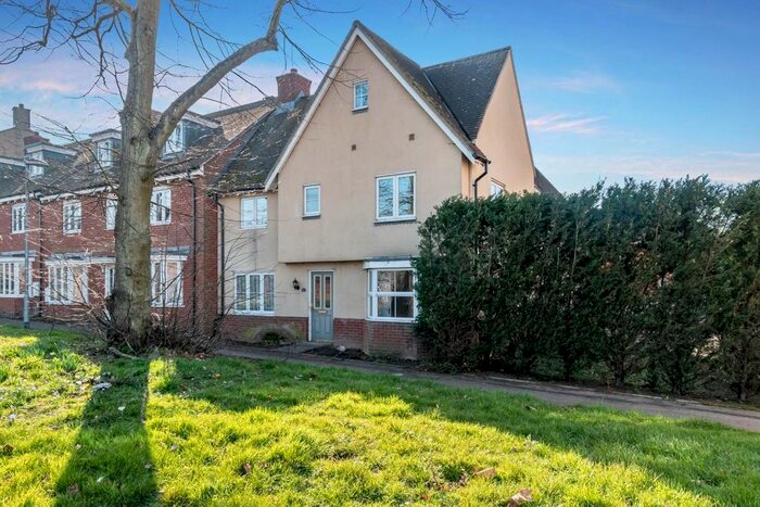 4 Bedroom Link Detached House To Rent In Ypres Road, Colchester, CO2