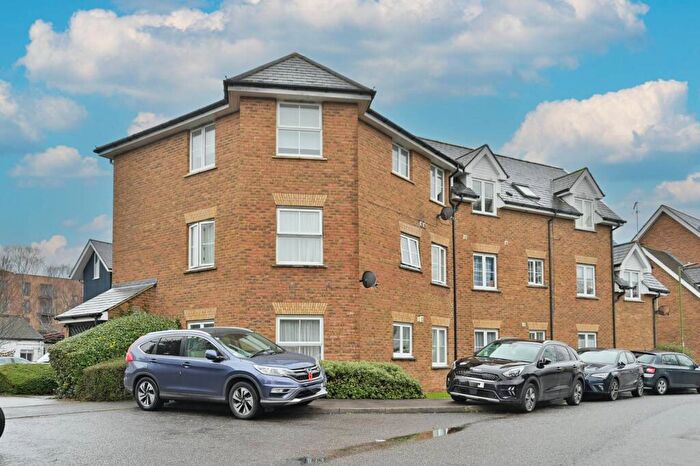 2 Bedroom Flat For Sale In Fourdrinier Way, Hemel Hempstead, HP3