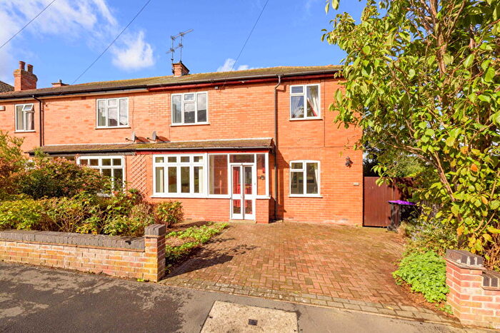 3 Bedroom Semi-Detached House For Sale In Wyndham Close In Grantham, NG31
