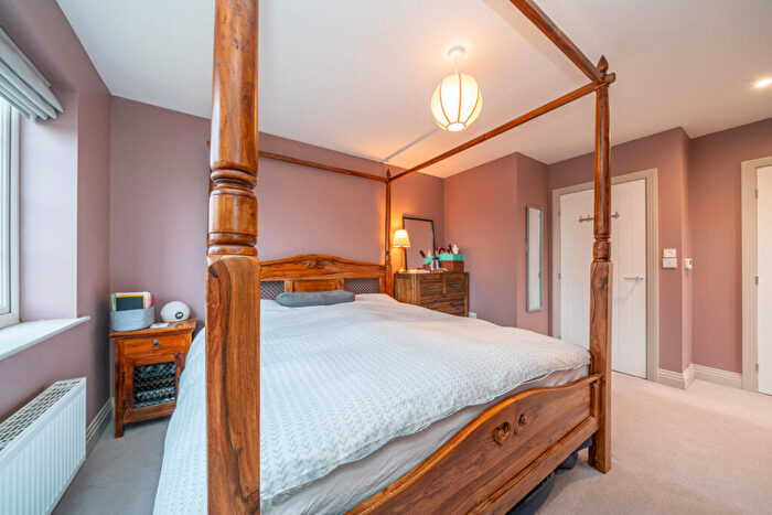 4 Bedroom Detached House For Sale In Vaisey Close, Tring, HP23