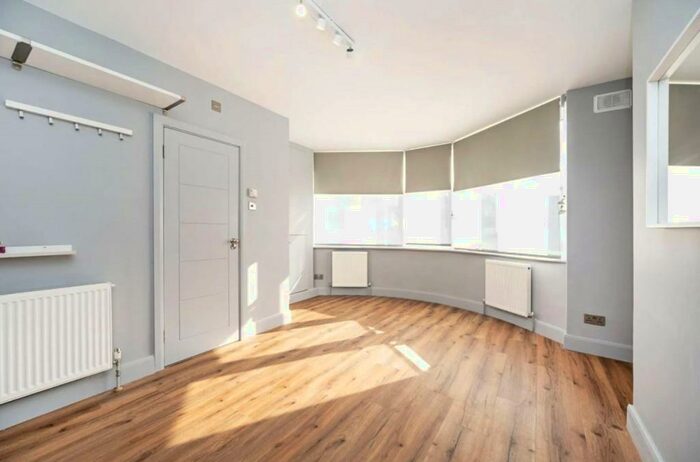 Apartment To Rent In Hodford Road, Golders Green, London, NW11