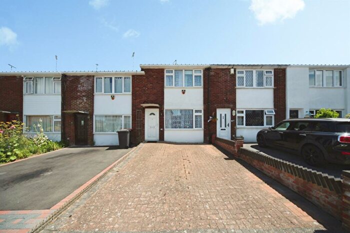 3 Bedroom Terraced House For Sale In Linden Road, Dunstable, LU5