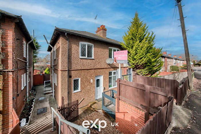 3 Bedroom Semi Detached House For Sale In London Road, Northampton, NN4