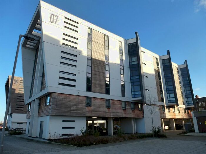 2 Bedroom Flat To Rent In The Decks, Runcorn WA7