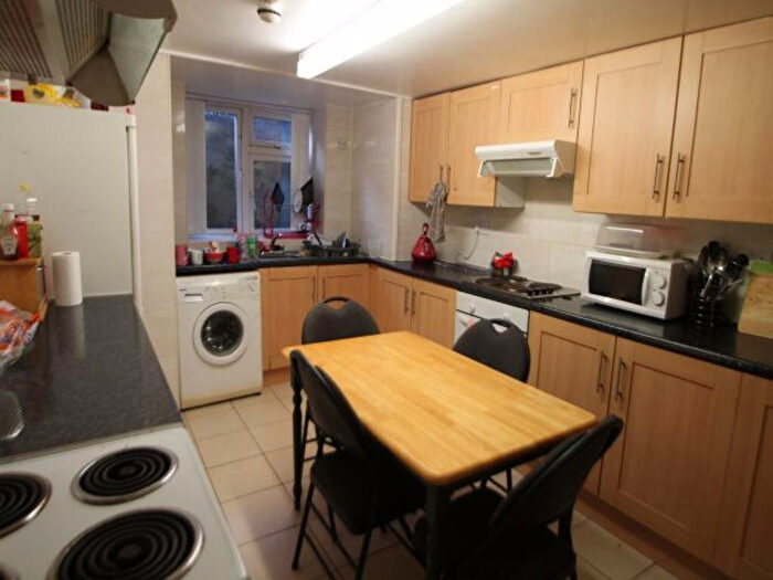 7 Bedroom House To Rent In Chestnut Avenue, Leeds, LS6