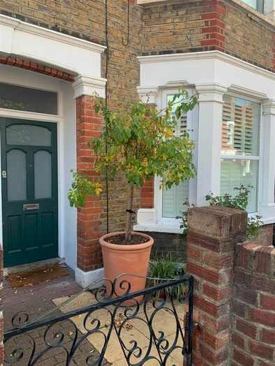 3 Bedroom Flat To Rent In Briscoe Road, Colliers Wood, London, SW19