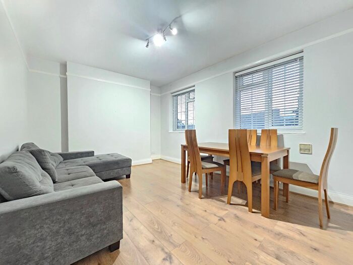 2 Bedroom Flat To Rent In Queens Road, London, NW4