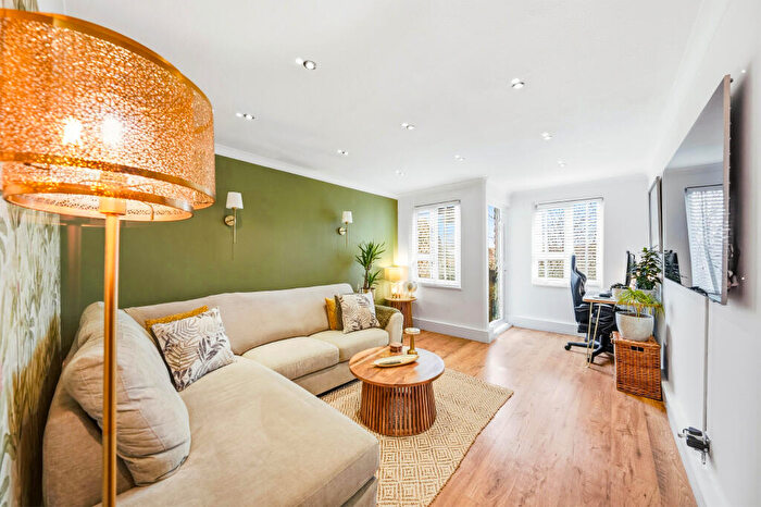 1 Bedroom Flat For Sale In Lawson Close, London, E16