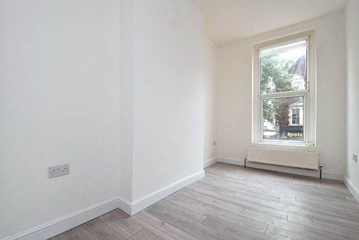1 Bedroom Flat To Rent In Norwood Road, London, Greater London, SE27