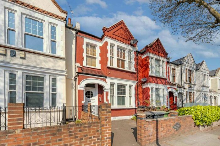 2 Bedroom Flat To Rent In Cavendish Road, Clapham, SW12