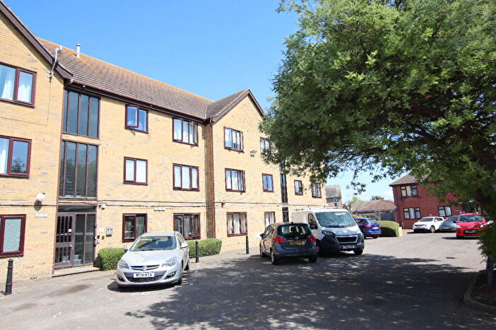 1 Bedroom Flat For Sale In Empire Court, Warwick Road, Clacton On Sea, CO15