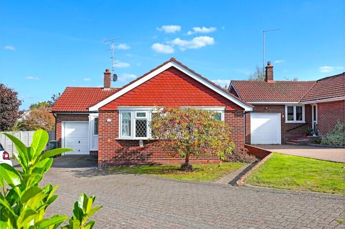 3 Bedroom Bungalow For Sale In The Spinney, Ongar, CM5