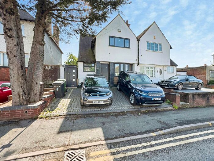 3 Bedroom Semi Detached House For Sale In Cannock Road, Wolverhampton, WV10