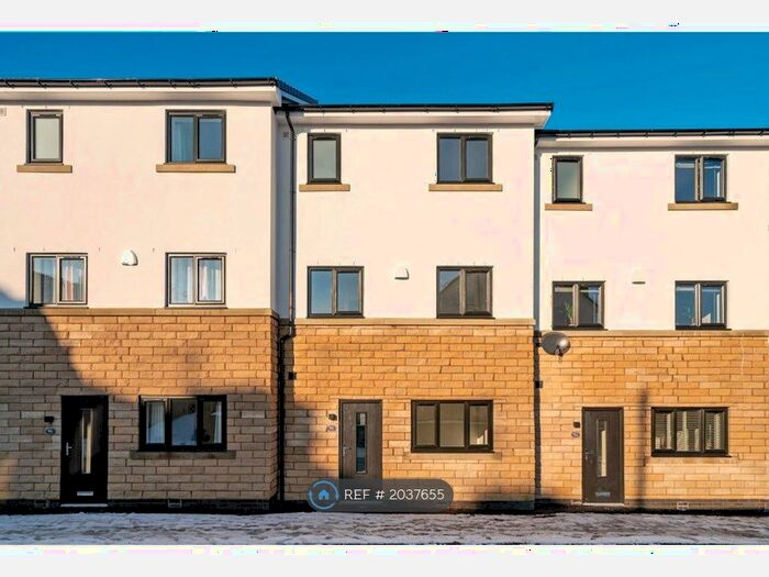 4 Bedroom Terraced House To Rent In Balmoral Road, Darwen, BB3