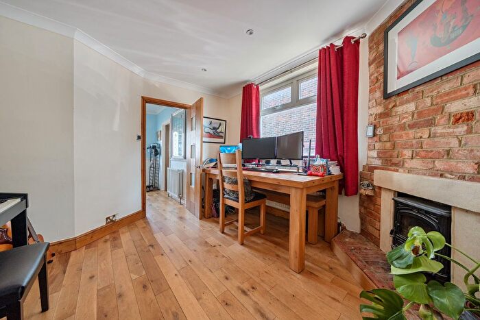 3 Bedroom Semi-detached House For Sale In Victoria Road, Knaphill, Woking, GU21