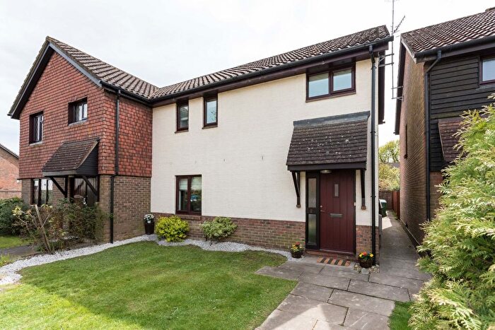 3 Bedroom Semi-Detached House To Rent In Grassmere, Horley, RH6