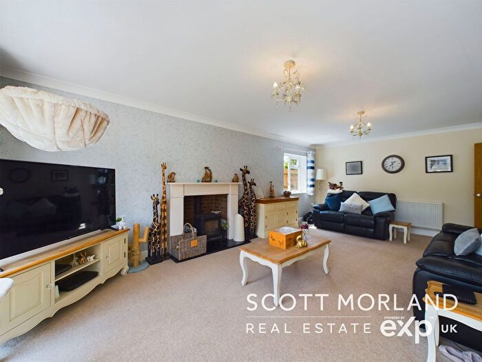5 Bedroom Detached House For Sale In Old Kempshott Lane, Basingstoke, RG22
