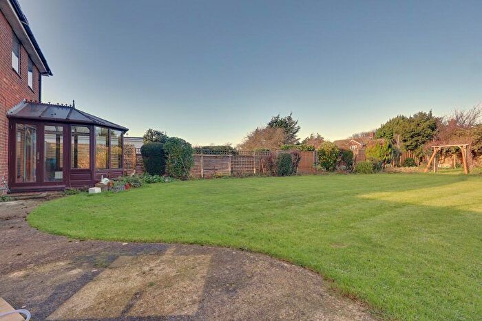 4 Bedroom Detached House For Sale In Victoria Road, Hayling Island, PO11