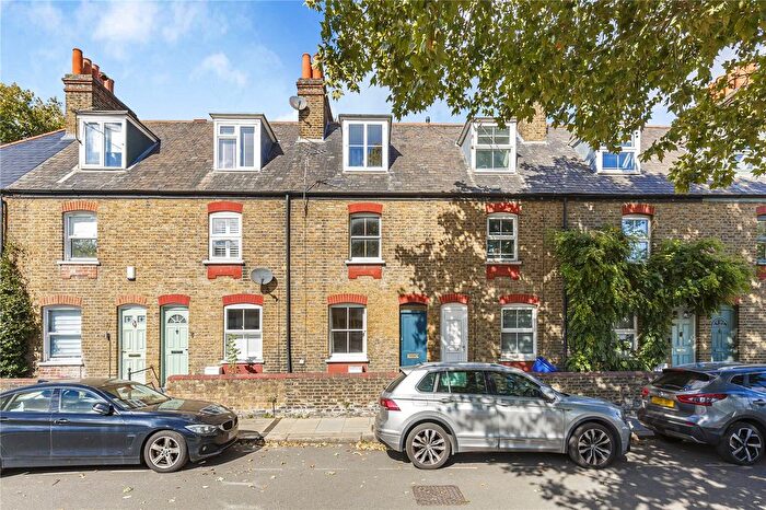 2 Bedroom Terraced House For Sale In Lower Mortlake Road, Richmond, TW9
