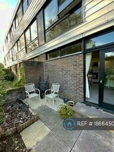 2 Bedroom Maisonette To Rent In Oaklands, Reading, RG1