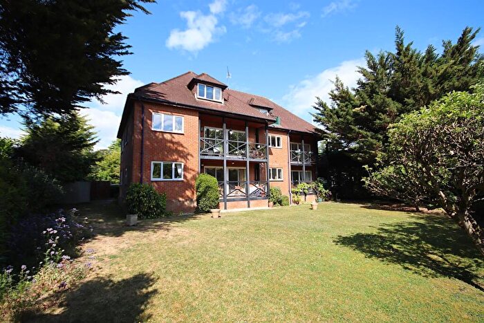 2 Bedroom Apartment For Sale In Court Road, Maidenhead, SL6