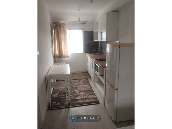 Studio To Rent In Mays Lane, Barnet, EN5