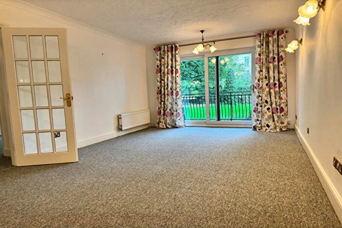 2 Bedroom Flat To Rent In Bedroom Ground Floor Flat In Bournemouth, BH1