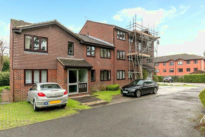 2 Bedroom Apartment To Rent In Sequoia Park, Southgate, Crawley, West Sussex, RH11