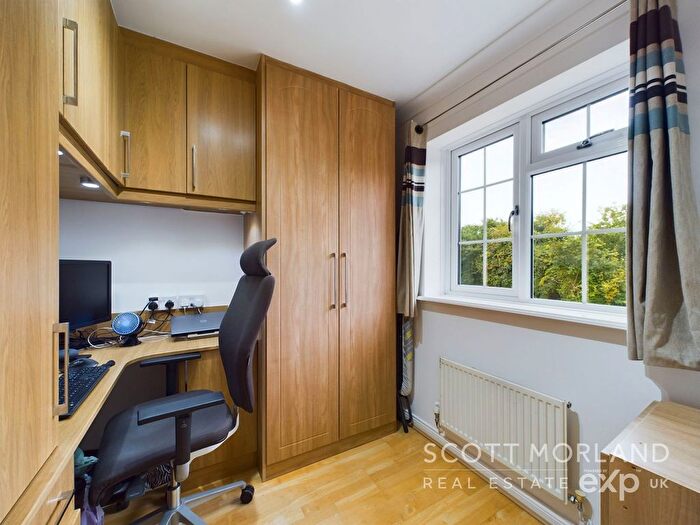 4 Bedroom Detached House For Sale In The Crofts, Hatch Warren, Basingstoke, RG22