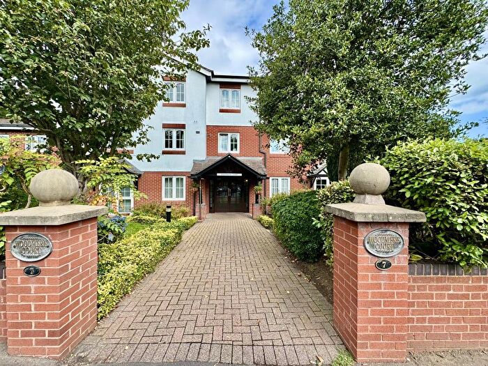 2 Bedroom Flat For Sale In Avenue Road, London, N14