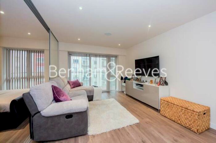 1 Bedroom Apartment To Rent In Boulevard Drive, Colindale, NW9
