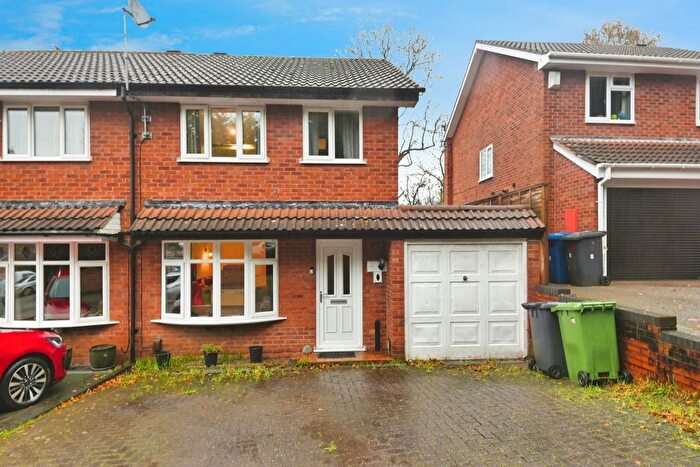3 Bedroom Semi Detached House For Sale In Redwing, Wilnecote, Tamworth, B77