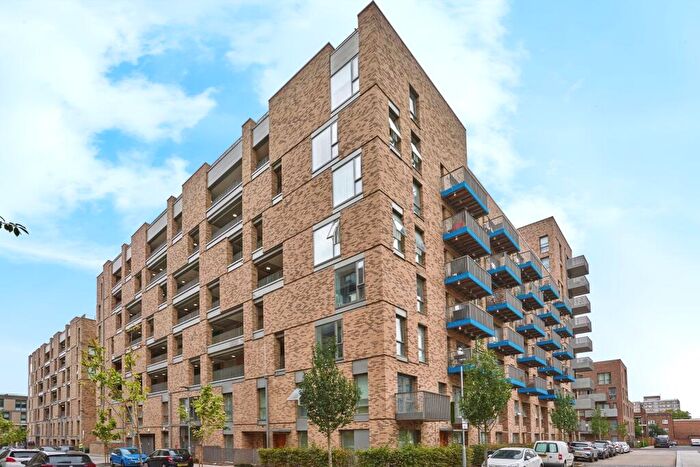 1 Bedroom Flat To Rent In Beckett Court, IG11