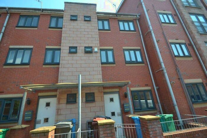 4 Bedroom Town House To Rent In New Welcome Street, Hulme, Manchester, M15