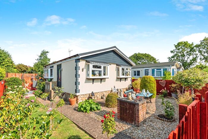 2 Bedroom Park Home For Sale In Bedford Road, Rushden, NN10