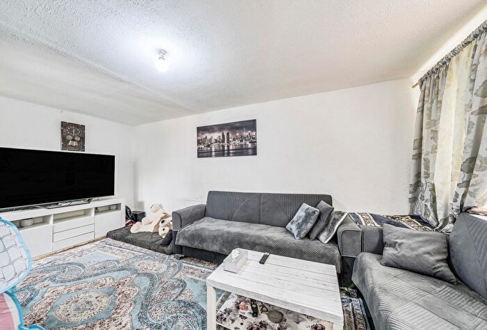 2 Bedroom Maisonette For Sale In Sunningdale Gardens, London, NW9