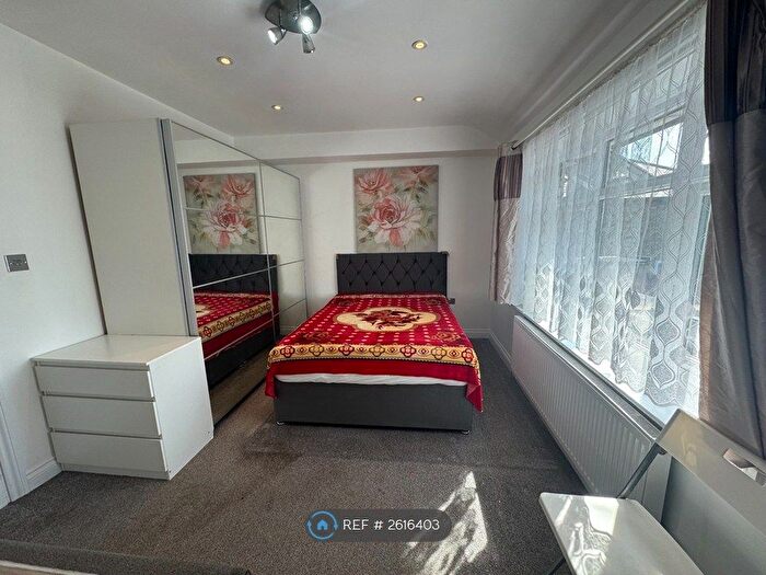 Studio To Rent In Whitland Road, Carshalton, SM5